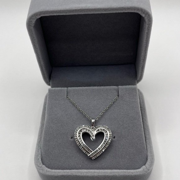 0.50 CT Natural Diamond Large Heart Sterling Silver Necklace - Picture 3 of 8